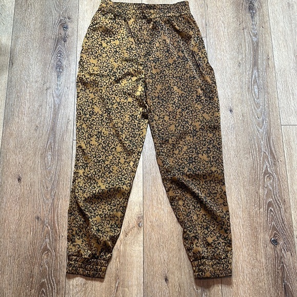 Cupcakes & Cashmere Rey Jogger Pants Size XS - Picture 3 of 10